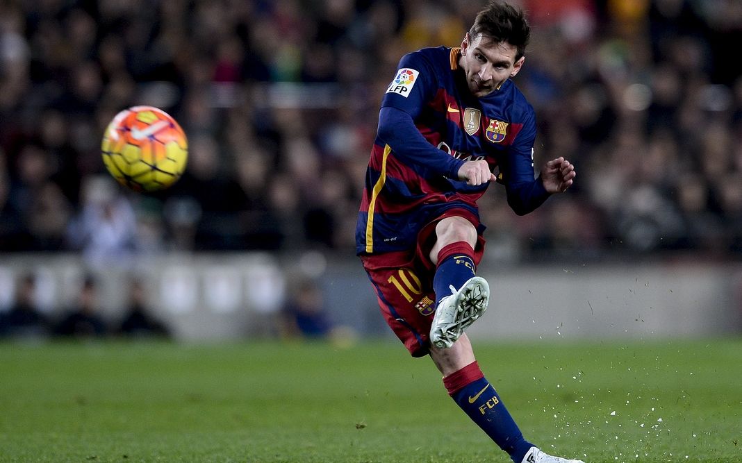 她们始终坚 她们始终坚