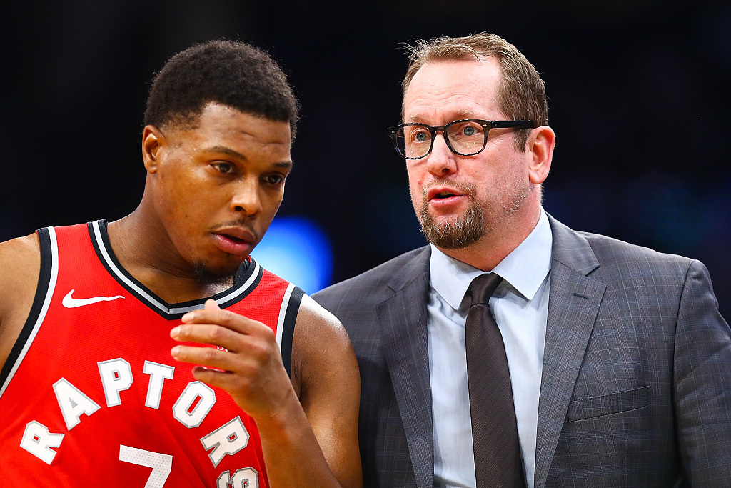 他巧妙地利 他巧妙地利